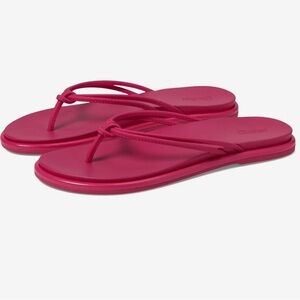 OLUKAI Aka Women’s sandals size 8